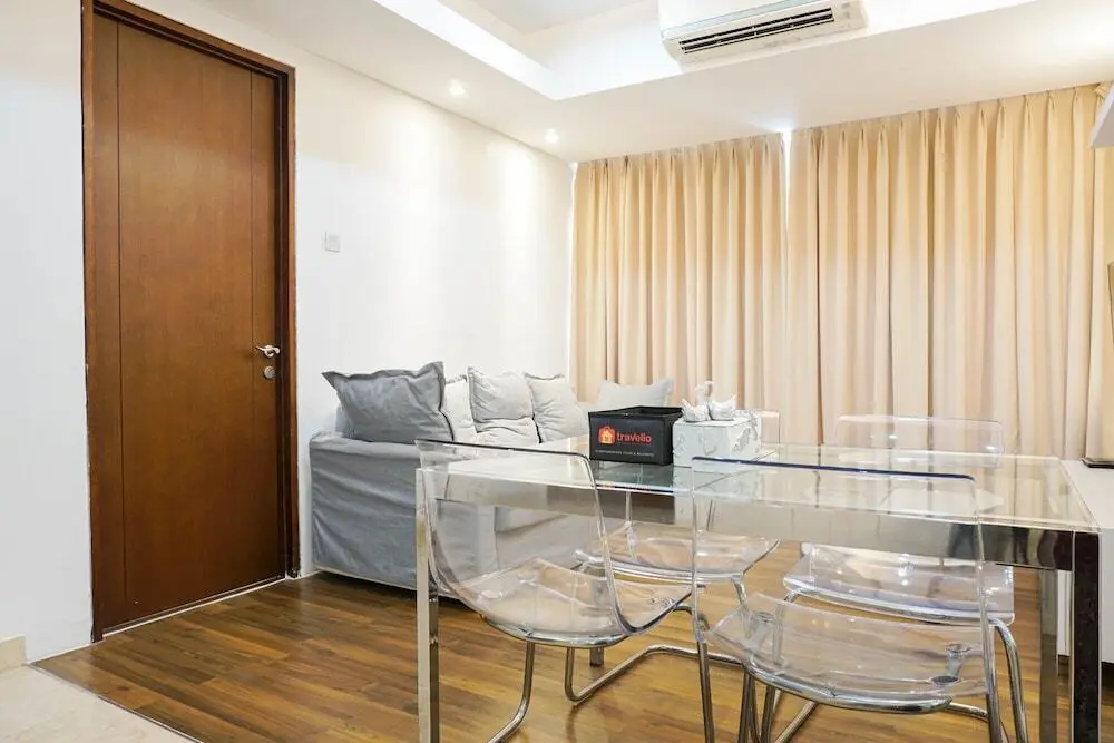 Джакарта: Cozy 1BR Royale Springhill Apartment with City View