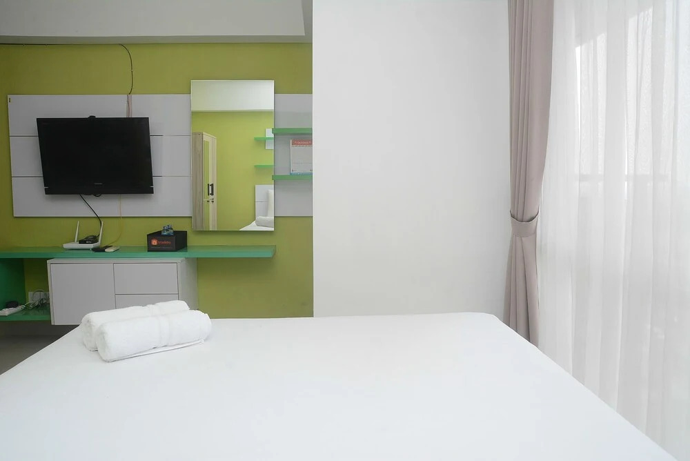 Джакарта: Cozy Studio with City View at H Residence Apartment