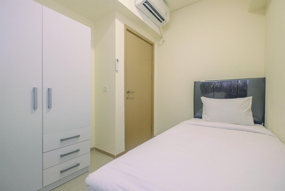 Сибату: Cozy and Functional 3BR at Meikarta Apartment