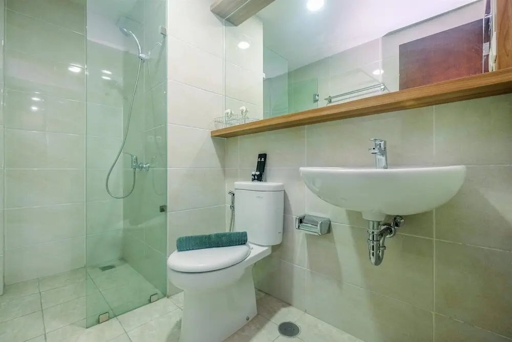 Чикаранг: Chic and Cozy 1BR Apartment at Mustika Golf Residence