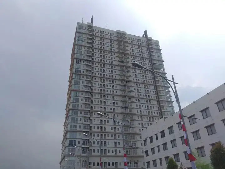 Караванг: New Furnished Tamansari Mahogany Studio Apartment with Modern Style