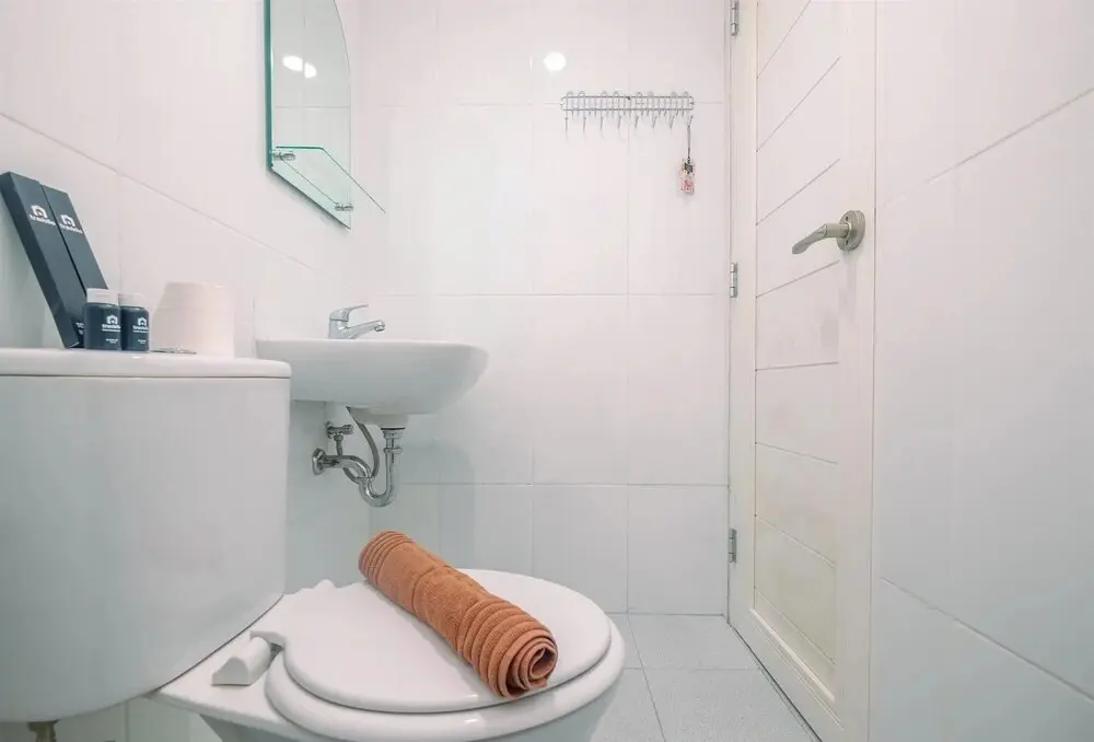 Караванг: New Furnished Tamansari Mahogany Studio Apartment with Modern Style