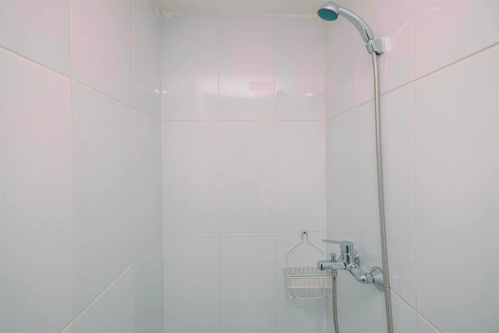 Караванг: New Furnished Tamansari Mahogany Studio Apartment with Modern Style