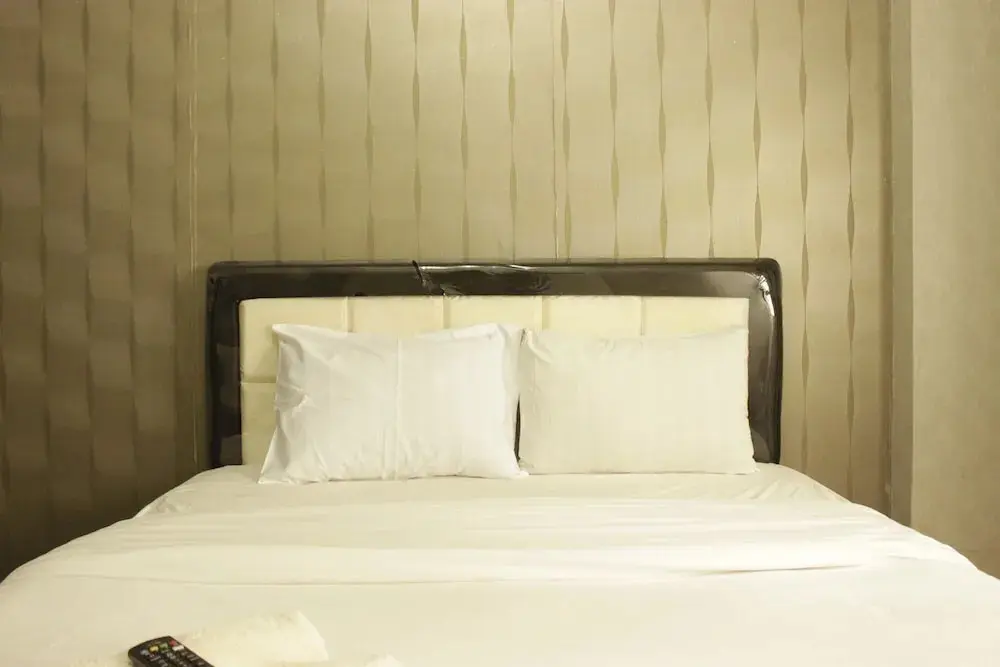 Бандунг: Quiet & Comfy Studio at The Suites @Metro Apartment