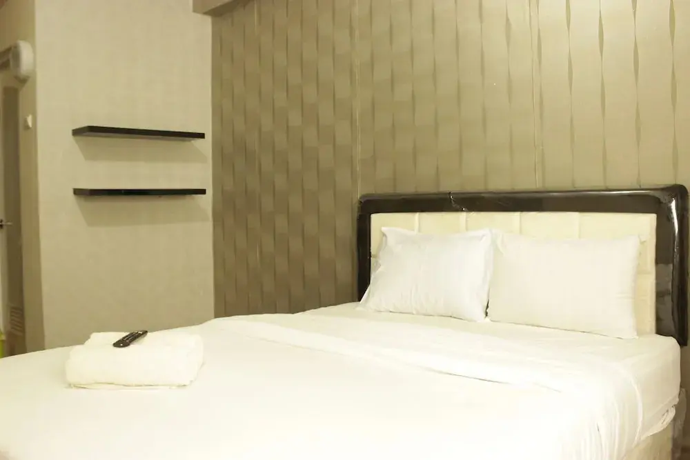 Бандунг: Quiet & Comfy Studio at The Suites @Metro Apartment