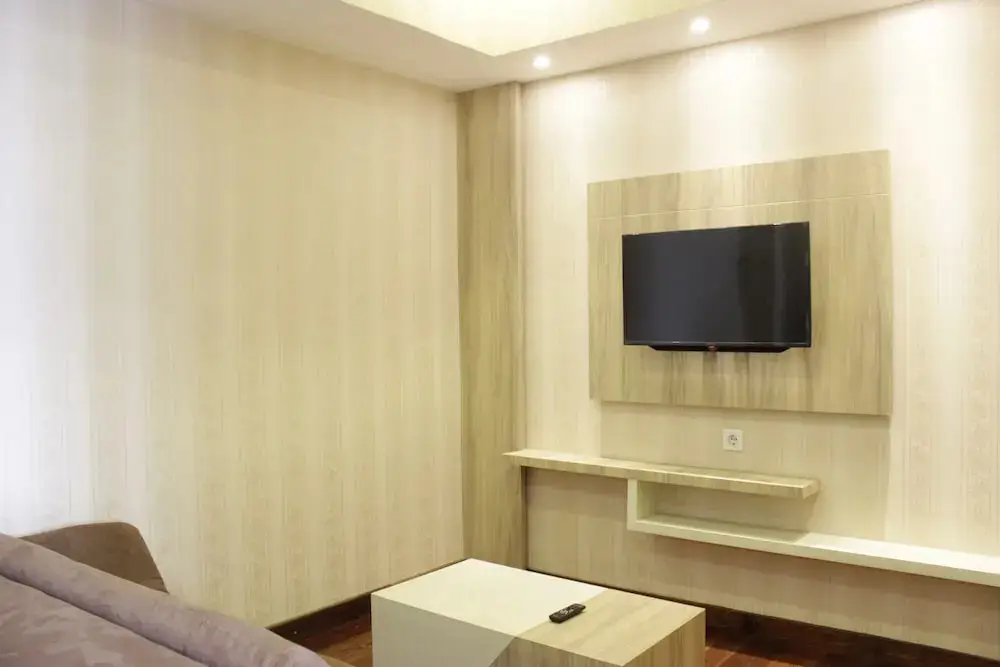 Бандунг: Homey and Chic 2BR Apartment Newton Residence