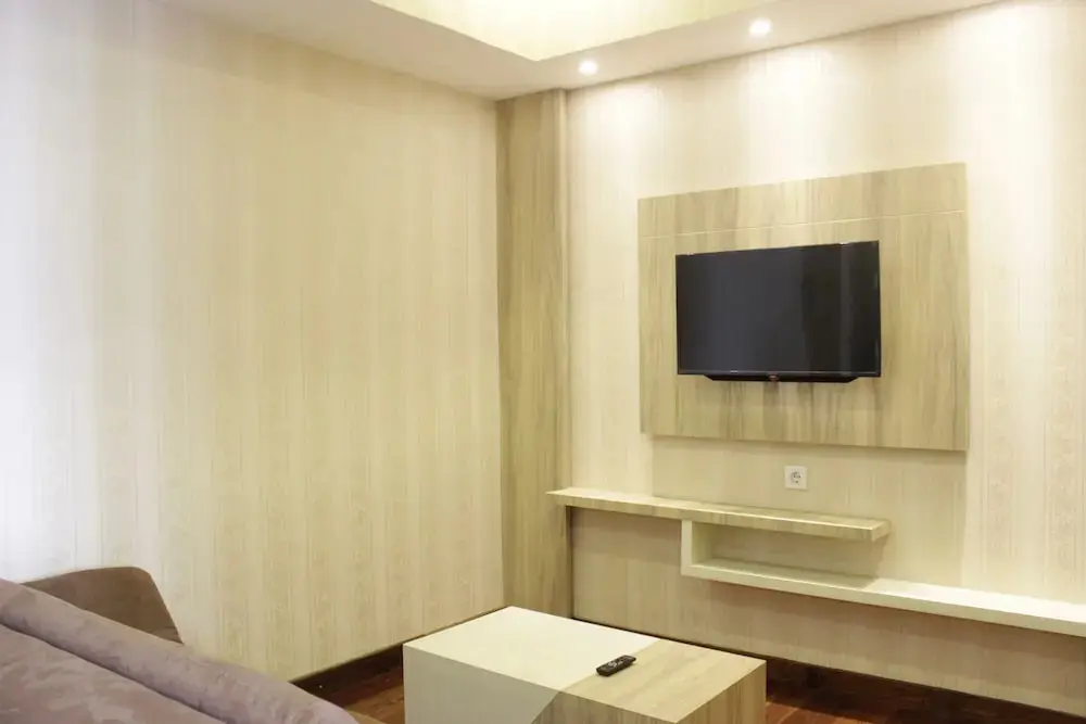 Бандунг: Homey and Chic 2BR Apartment Newton Residence