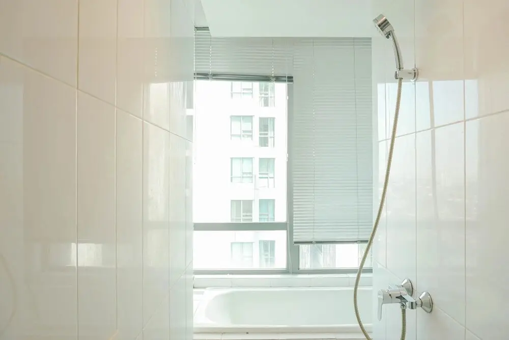 Джакарта: Homey with Private Lift 2BR Apartment at St. Moritz Puri near Mall