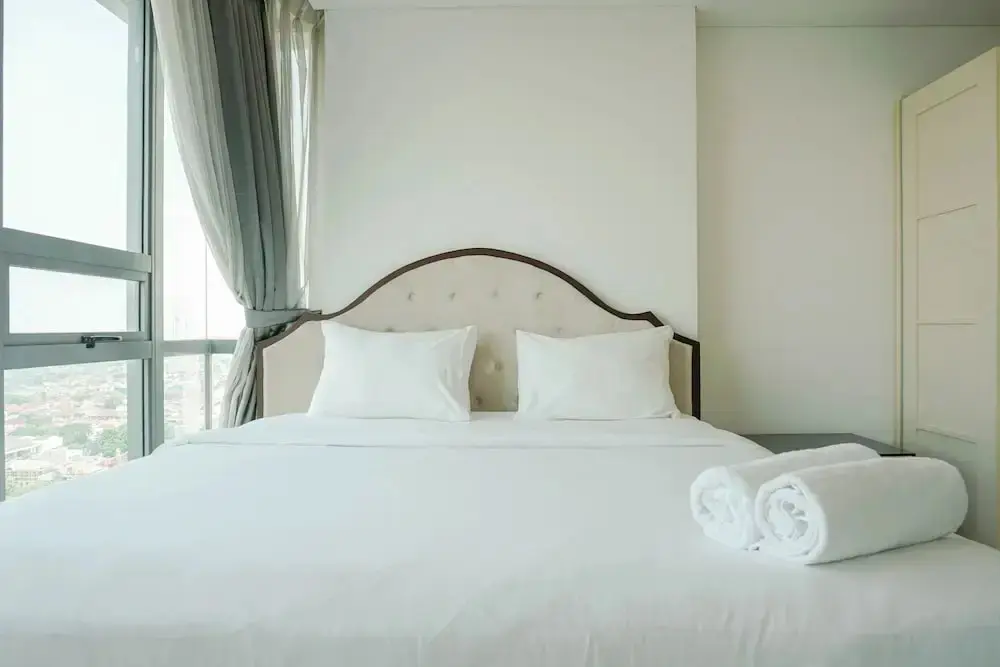 Джакарта: Homey with Private Lift 2BR Apartment at St. Moritz Puri near Mall