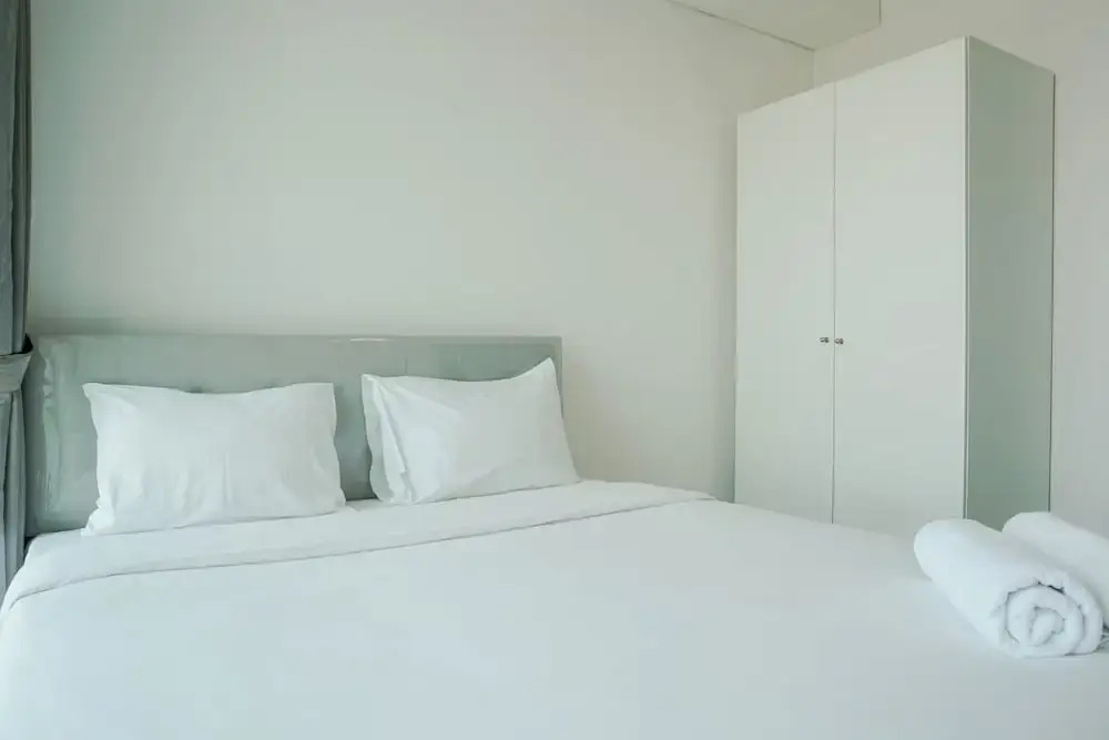 Homey with Private Lift 2BR Apartment at St. Moritz Puri near Mall — фото 1