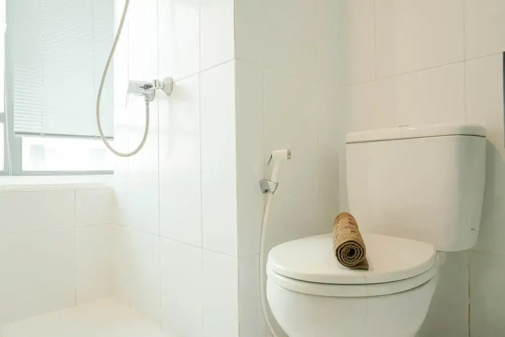 Джакарта: Homey with Private Lift 2BR Apartment at St. Moritz Puri near Mall