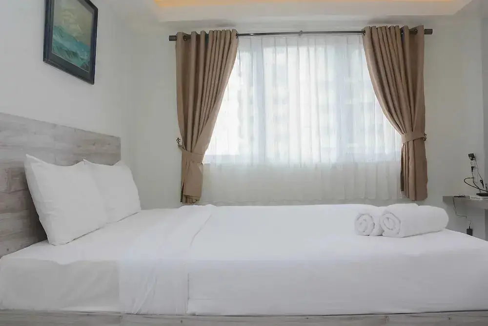Comfy and Minimalist Studio at Amethyst Apartment — фото 1