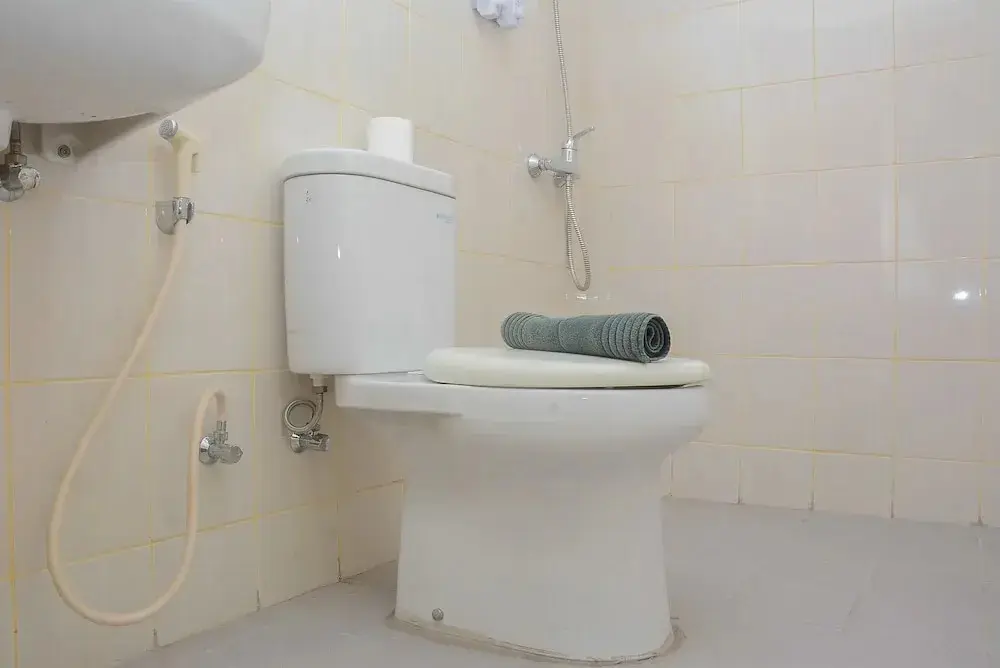Джакарта: Comfy and Minimalist Studio at Amethyst Apartment