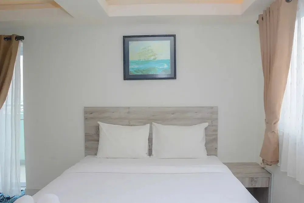 Джакарта: Comfy and Minimalist Studio at Amethyst Apartment