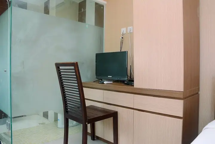 Депок: Cozy and Minimalist Studio Apartment at Saladdin Mansion