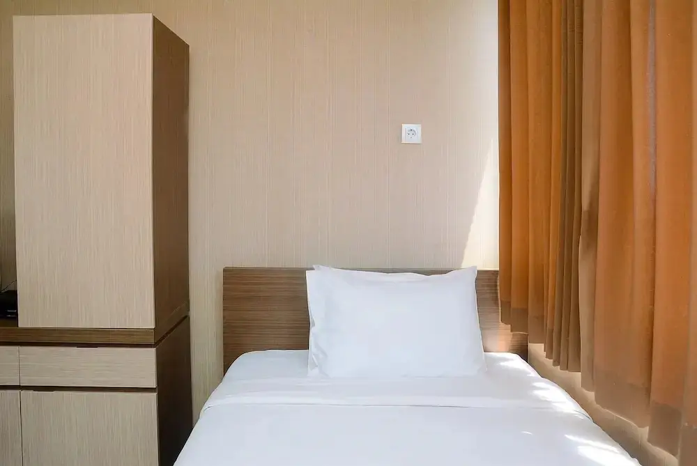 Депок: Cozy and Minimalist Studio Apartment at Saladdin Mansion