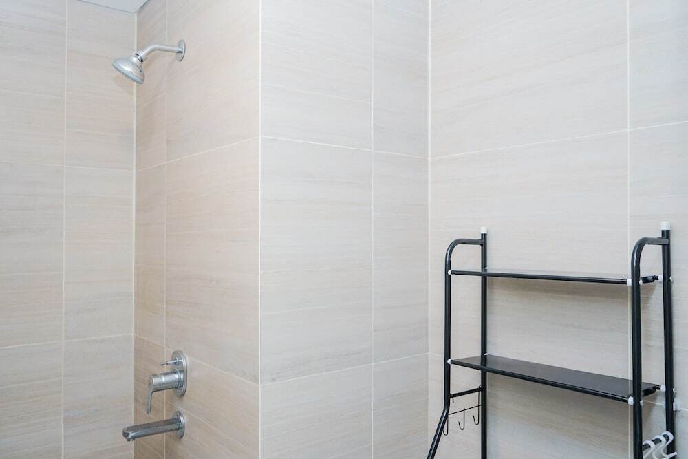 Южный Тангеранг: Beautiful and Comfy Studio at Silk Town Apartment