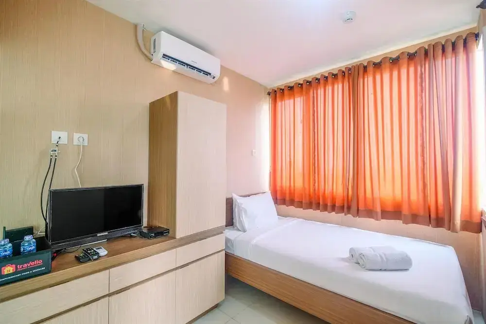 Депок: Compact and Simple Studio Apartment at Saladdin Mansion