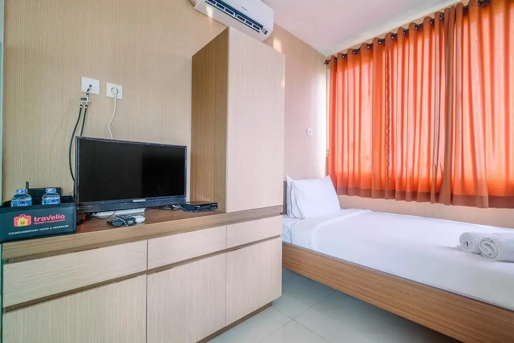 Депок: Compact and Simple Studio Apartment at Saladdin Mansion