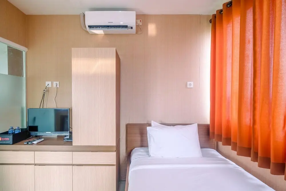 Депок: Compact and Simple Studio Apartment at Saladdin Mansion