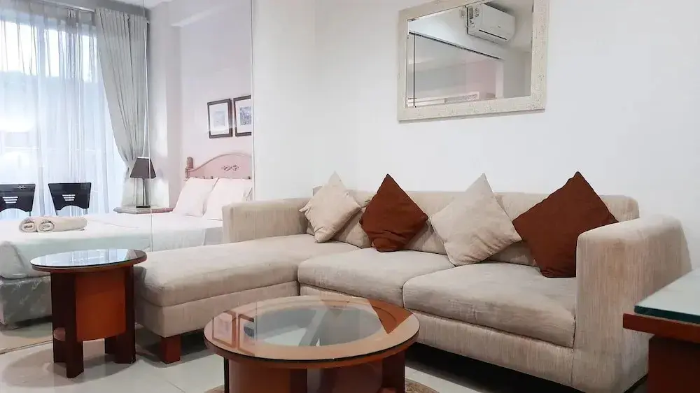 Бандунг: Bright & Trendy 1BR Dago Suites Apartment near ITB