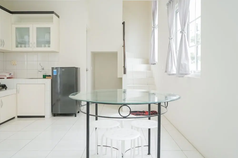 Legok: Comfy Studio Guest House At Alesha Vanya Park (Sharing Bathroom)