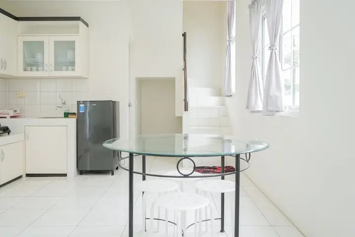 Legok: Comfy Studio Guest House At Alesha Vanya Park (Sharing Bathroom)