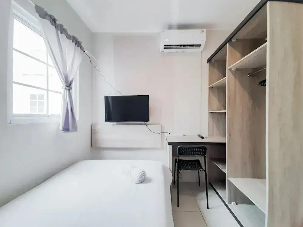 Legok: Best Deal Studio at Alesha Vanya Park Guest House (Sharing Bathroom)