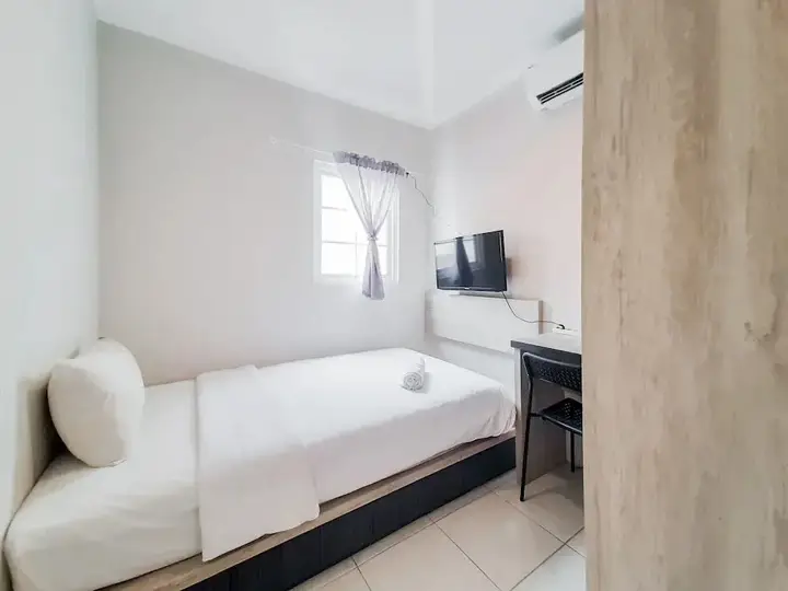 Legok: Best Deal Studio at Alesha Vanya Park Guest House (Sharing Bathroom)