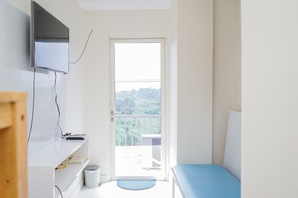 Южный Тангеранг: Cozy Living with City View 1BR Easton Park Apartment