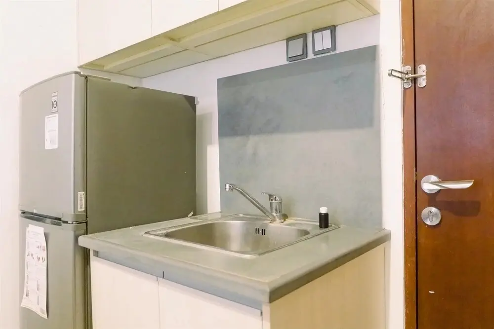 Сурабая: Strategic 1BR Apartment The Linden Connected to Marvell City Mall