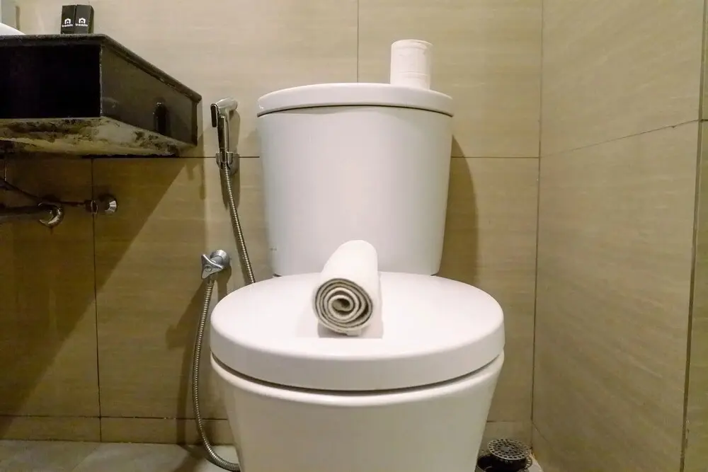 Сурабая: Strategic 1BR Apartment The Linden Connected to Marvell City Mall