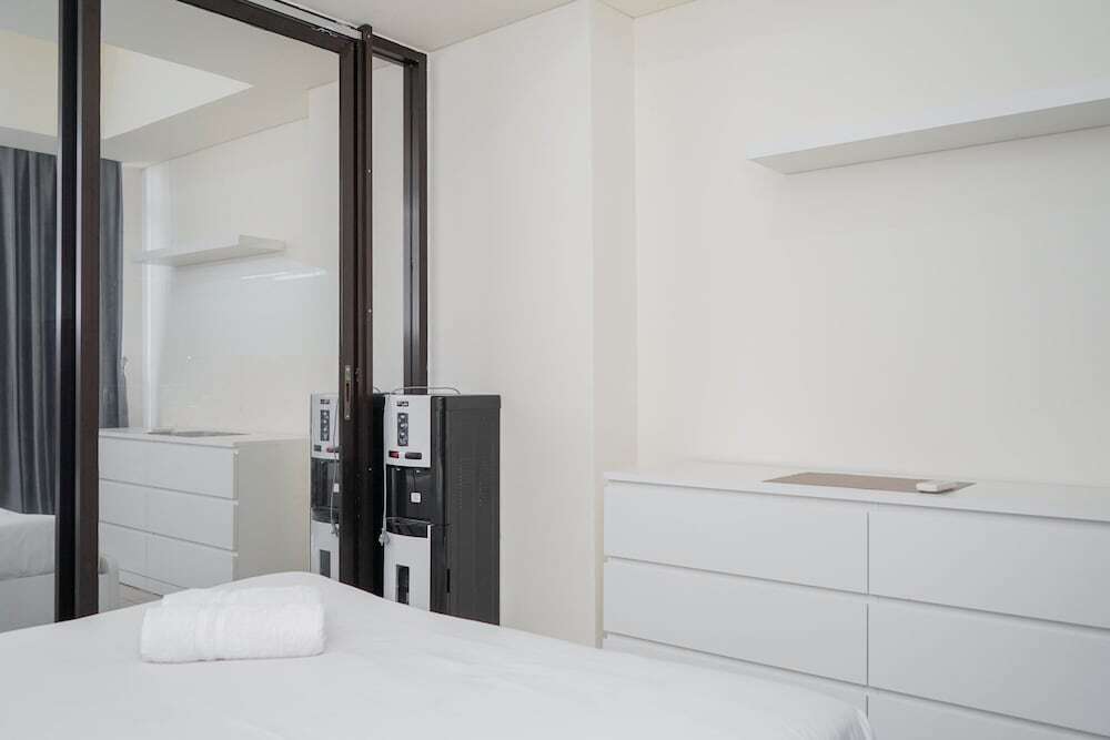 Южный Тангеранг: Comfy and Modern 1BR The Accent Bintaro Apartment