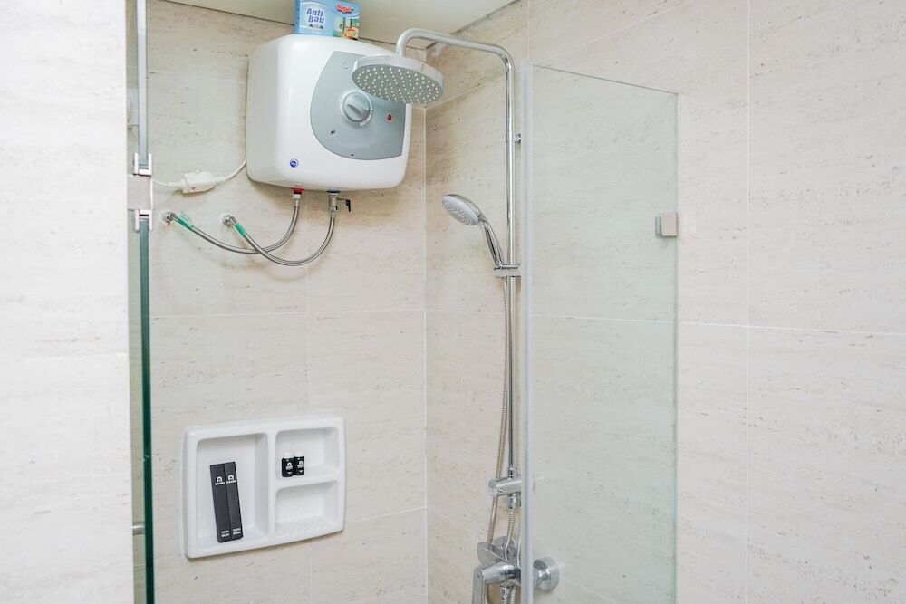 Южный Тангеранг: Comfy and Modern 1BR The Accent Bintaro Apartment