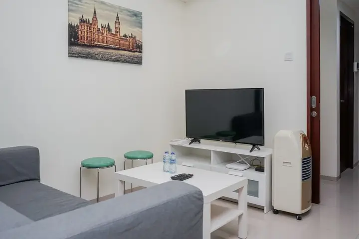 Южный Тангеранг: Comfy and Modern 1BR The Accent Bintaro Apartment