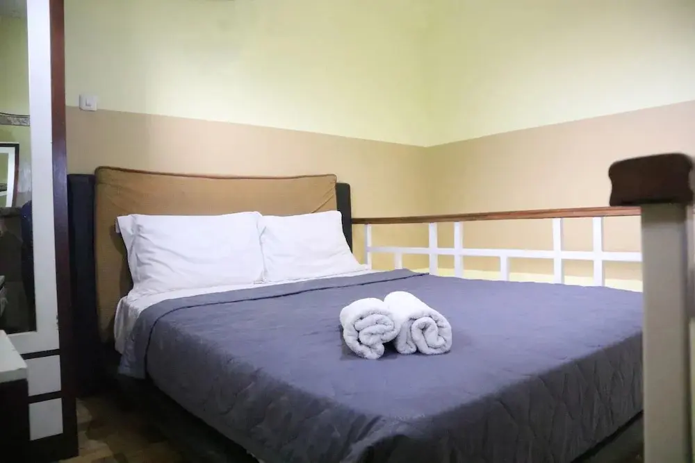 Сурабая: My Rooms Stay N Dine