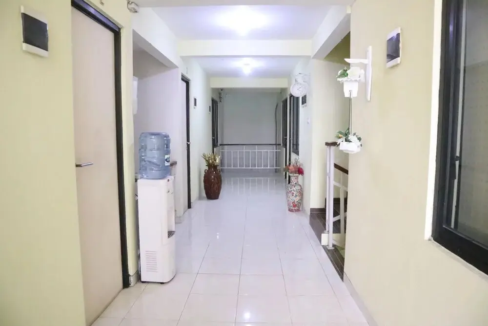 Сурабая: My Rooms Stay N Dine