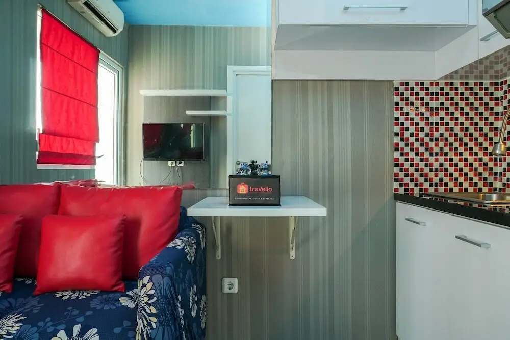Cozy Living Green Pramuka City 2BR Apartment near Shopping Mall — фото 1