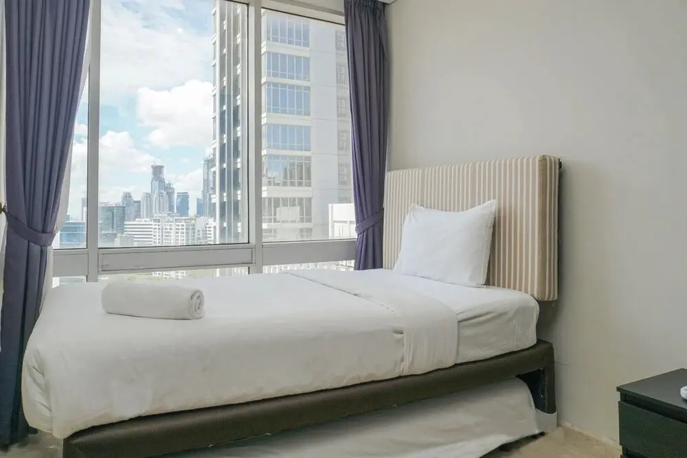 Джакарта: Modern and Stylish 2BR at The Empyreal Apartment