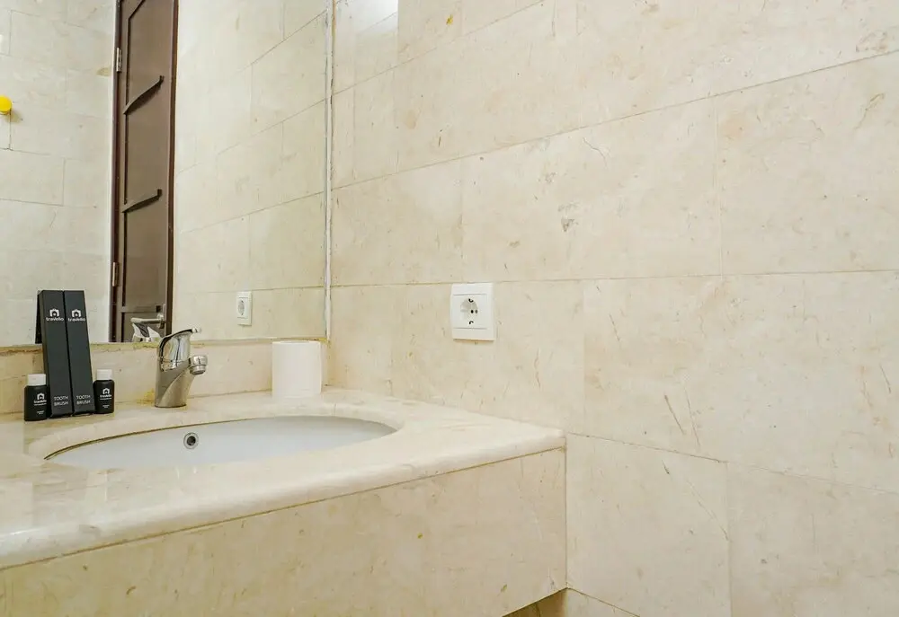 Джакарта: Modern and Stylish 2BR at The Empyreal Apartment