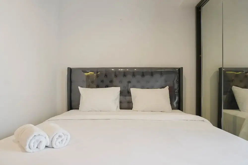 Джакарта: Well Appointed Studio West Vista Apartment