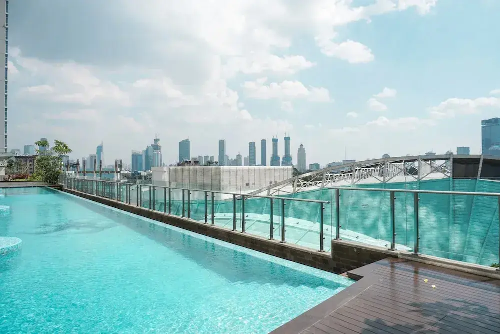 Джакарта: Well Appointed Studio at Menteng Park Apartment