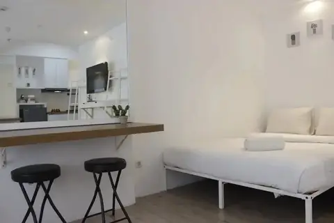 Modern Chic Studio Room at Grand Asia Afrika Apartment — фото 1