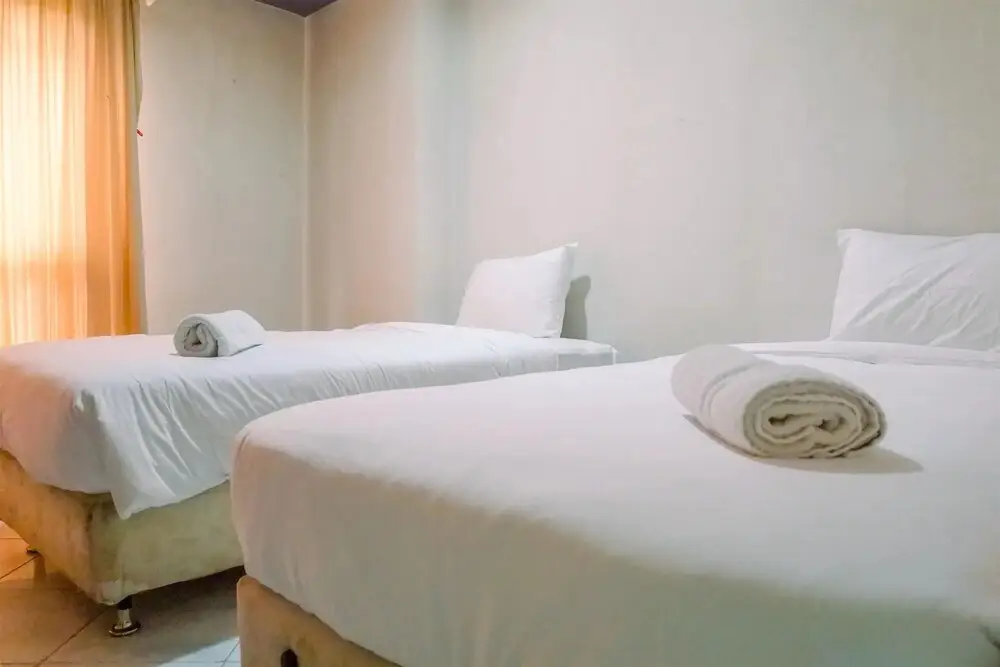 Сурабая: Very Spacious 3BR High Floor Taman Beverly Apartment