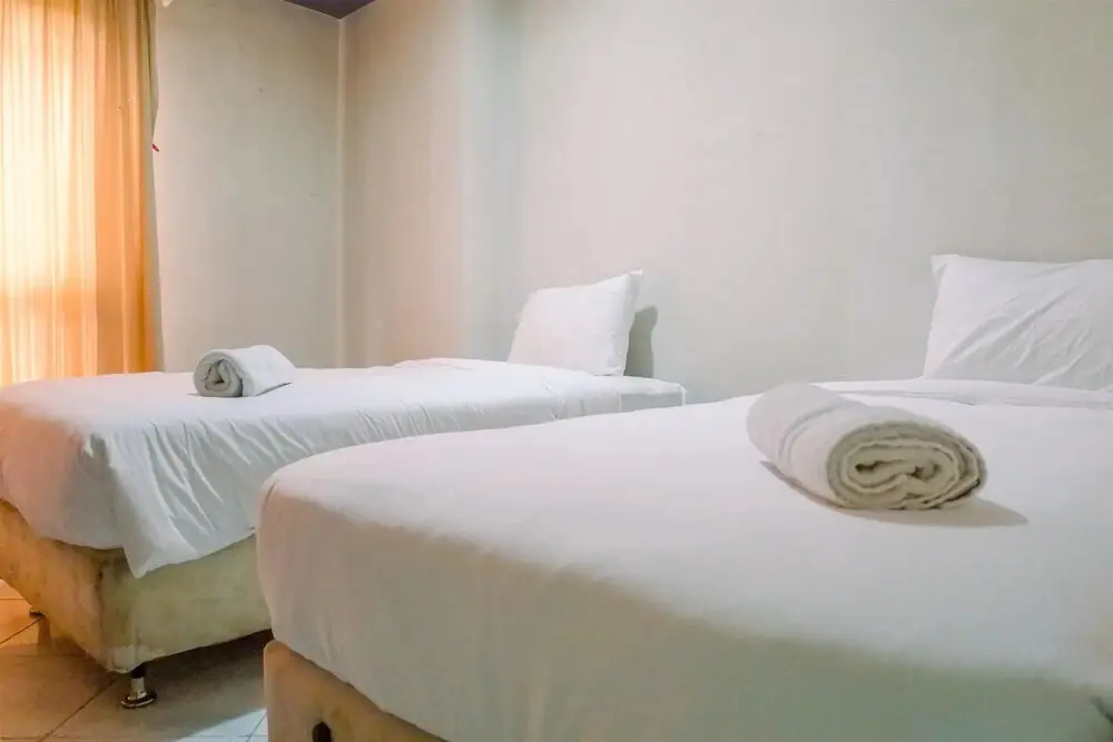 Сурабая: Very Spacious 3BR High Floor Taman Beverly Apartment