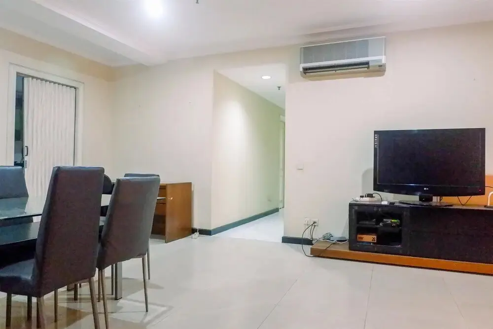 Сурабая: Very Spacious 3BR High Floor Taman Beverly Apartment