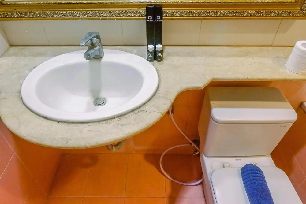 Сурабая: Very Spacious 3BR High Floor Taman Beverly Apartment