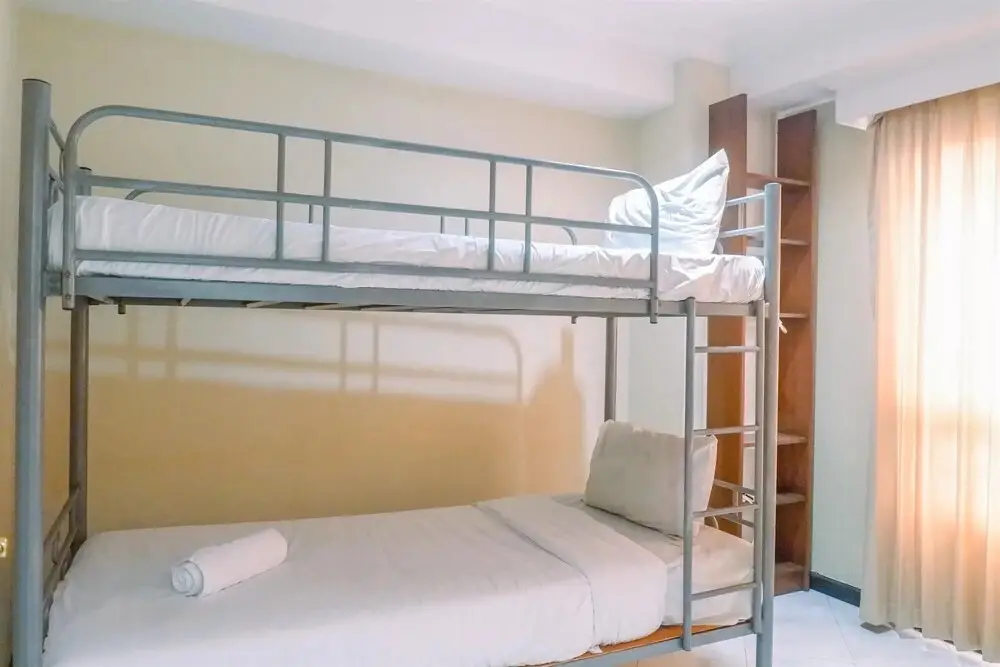 Сурабая: Very Spacious 3BR High Floor Taman Beverly Apartment