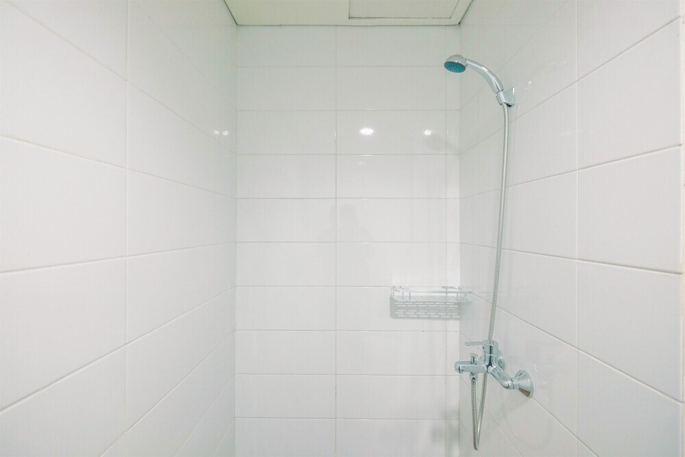Южный Тангеранг: New Furnished Studio Apartment at Tuscany Residences