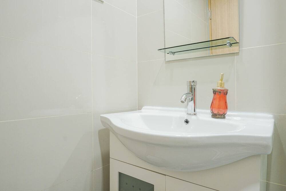 Джакарта: Wonderful 3BR Apartment at Maqna Residence